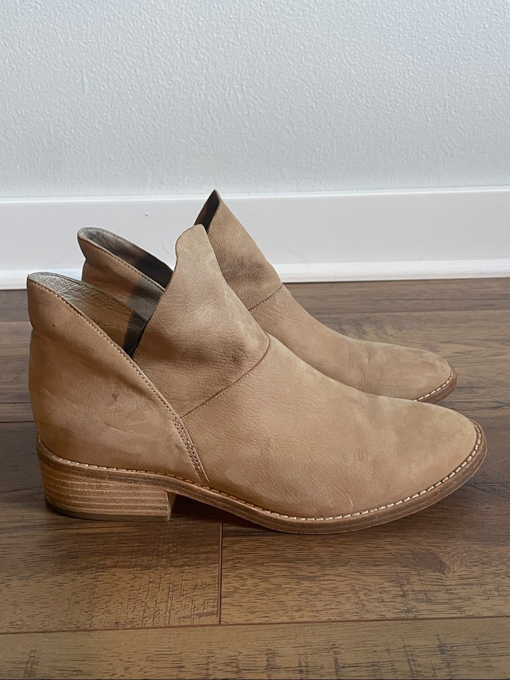 Eileen Fisher Leaf Ankle Booties in Wheat Size 7.5